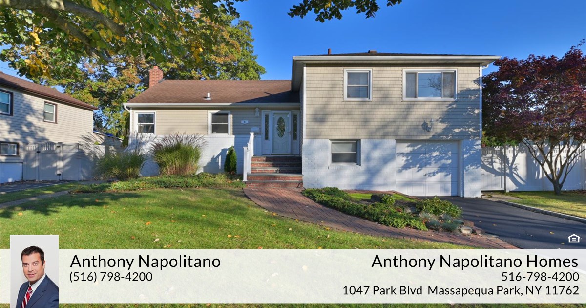 5 Bertha Ln, Massapequa Park, NY 11762