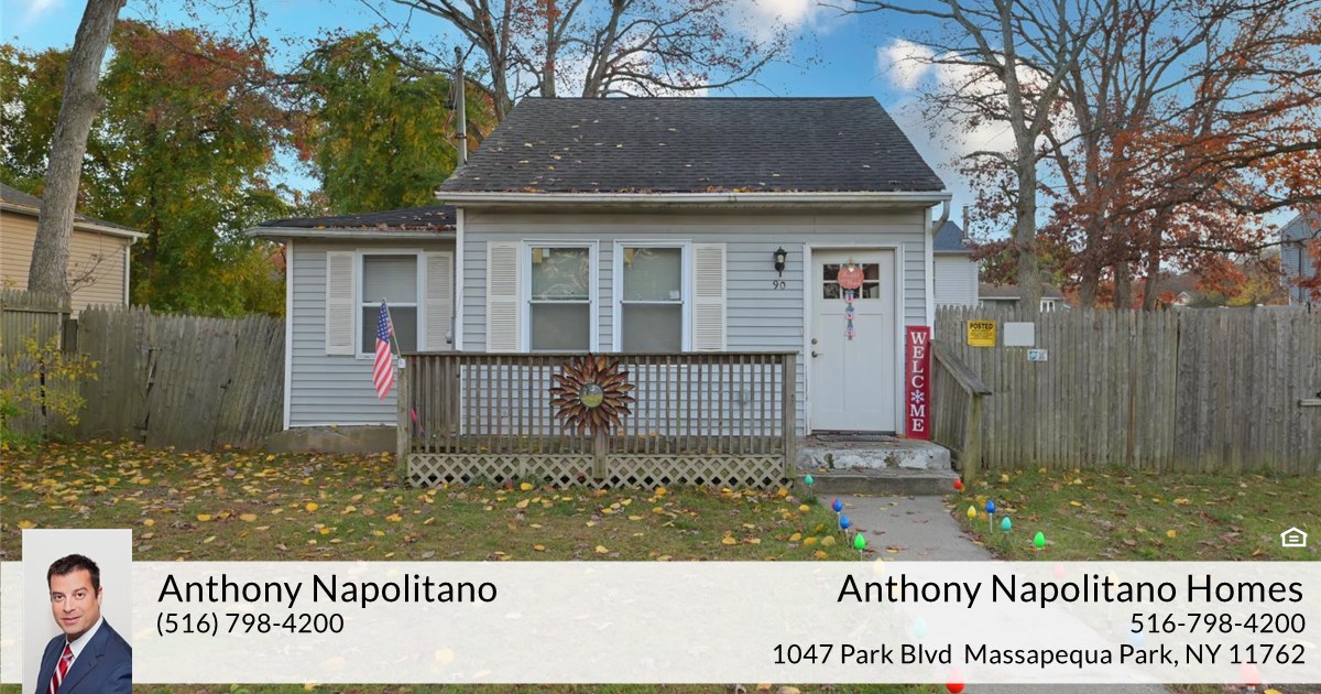 90 Commonwealth Dr, Wyandanch, NY 11798